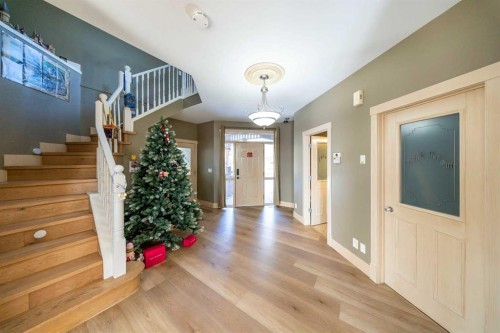 39 Slopes Grove Sw, Calgary, AB - Indoor Photo Showing Other Room