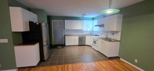 235 Fallswater Road Ne, Calgary, AB - Indoor Photo Showing Kitchen