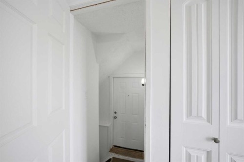 19 Appletree Close Se, Calgary, AB - Indoor Photo Showing Other Room