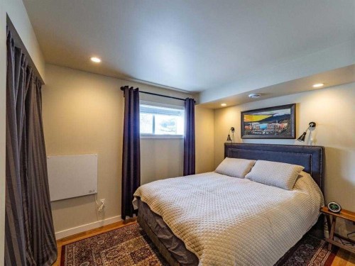 101 Westpoint Gardens, Calgary, AB - Indoor Photo Showing Bedroom