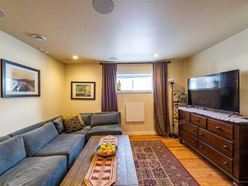 101 Westpoint Gardens, Calgary, AB - Indoor Photo Showing Living Room