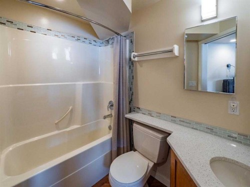 101 Westpoint Gardens, Calgary, AB - Indoor Photo Showing Bathroom