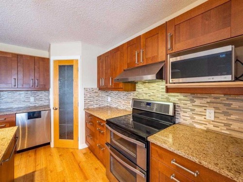 101 Westpoint Gardens, Calgary, AB - Indoor Photo Showing Kitchen