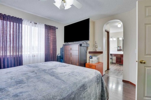 83 Bridlecreek Heath Sw, Calgary, AB - Indoor Photo Showing Bedroom
