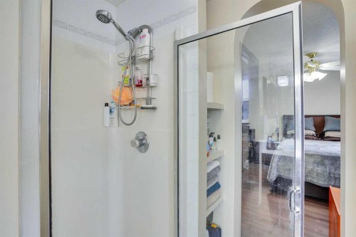 83 Bridlecreek Heath Sw, Calgary, AB - Indoor Photo Showing Bathroom