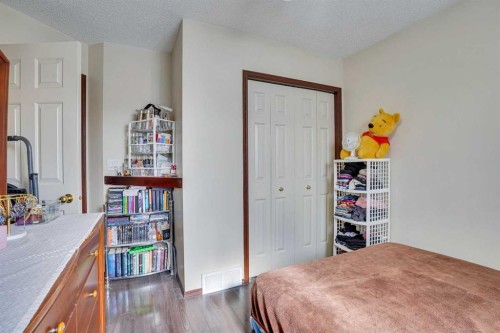 83 Bridlecreek Heath Sw, Calgary, AB - Indoor Photo Showing Bedroom