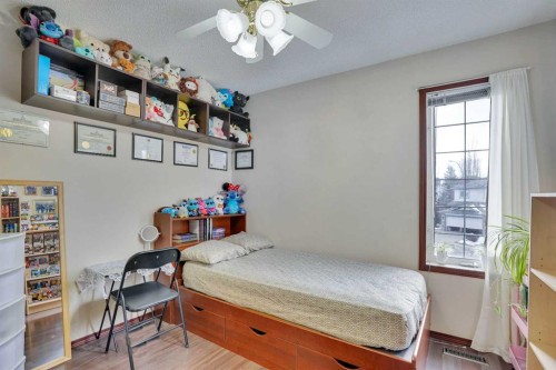 83 Bridlecreek Heath Sw, Calgary, AB - Indoor Photo Showing Bedroom