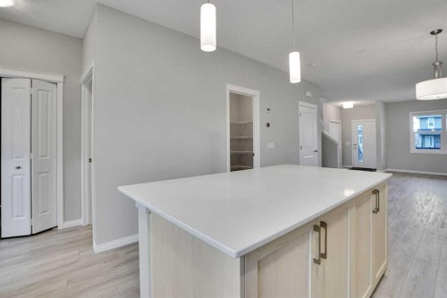 667 Wolf Willow Boulevard Se, Calgary, AB - Indoor