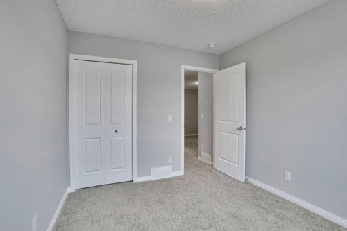 667 Wolf Willow Boulevard Se, Calgary, AB - Indoor