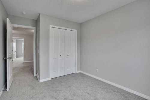 667 Wolf Willow Boulevard Se, Calgary, AB - Indoor