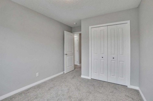 667 Wolf Willow Boulevard Se, Calgary, AB - Indoor