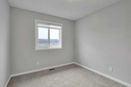 667 Wolf Willow Boulevard Se, Calgary, AB - Indoor Photo Showing Other Room
