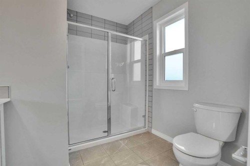 667 Wolf Willow Boulevard Se, Calgary, AB - Indoor Photo Showing Bathroom