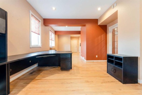 6756 Bow Crescent Nw, Calgary, AB - Indoor Photo Showing Other Room