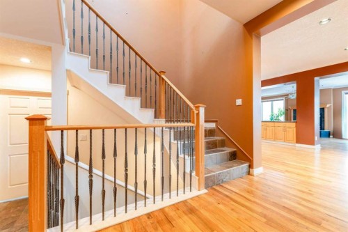 6756 Bow Crescent Nw, Calgary, AB - Indoor Photo Showing Other Room