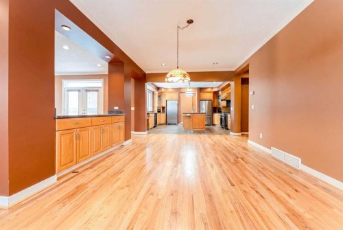 6756 Bow Crescent Nw, Calgary, AB - Indoor Photo Showing Other Room