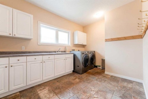 6756 Bow Crescent Nw, Calgary, AB - Indoor Photo Showing Laundry Room