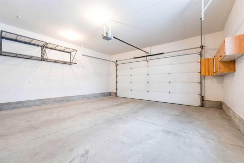 6756 Bow Crescent Nw, Calgary, AB - Indoor Photo Showing Garage