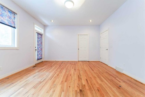 6756 Bow Crescent Nw, Calgary, AB - Indoor Photo Showing Other Room