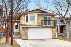 111 Sanderling Rise NW Calgary, AB T3K 3B4