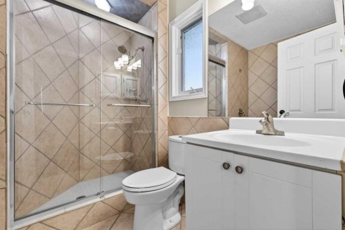 111 Sanderling Rise Nw, Calgary, AB - Indoor Photo Showing Bathroom