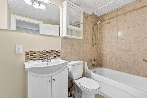 111 Sanderling Rise Nw, Calgary, AB - Indoor Photo Showing Bathroom