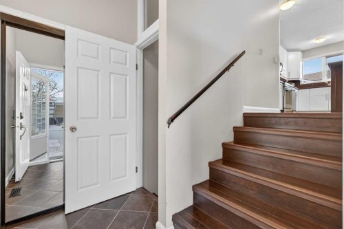 111 Sanderling Rise Nw, Calgary, AB - Indoor Photo Showing Other Room