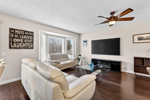 111 Sanderling Rise Nw, Calgary, AB - Indoor Photo Showing Living Room