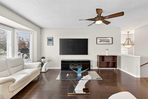 111 Sanderling Rise Nw, Calgary, AB - Indoor Photo Showing Living Room