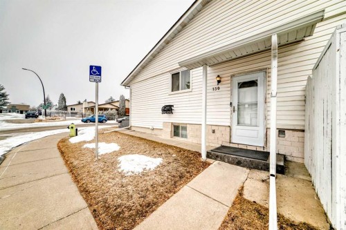 130 Pinemeadow Road Ne, Calgary, AB - Outdoor