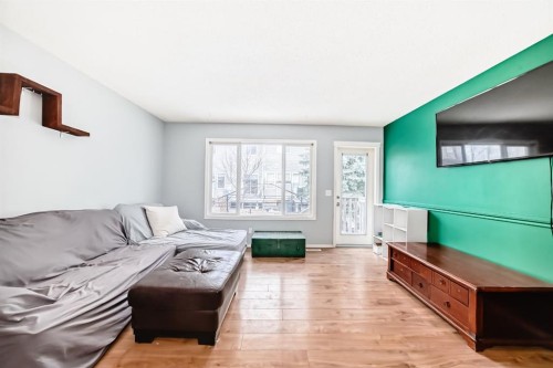 213 Hillvale Crescent, Strathmore, AB - Indoor Photo Showing Living Room