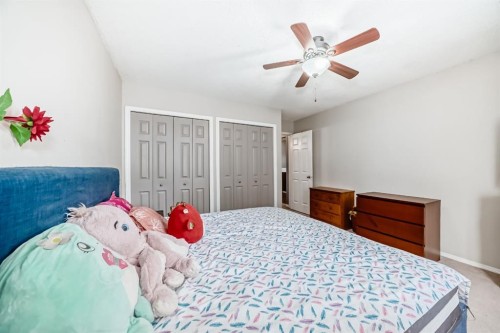 213 Hillvale Crescent, Strathmore, AB - Indoor Photo Showing Bedroom