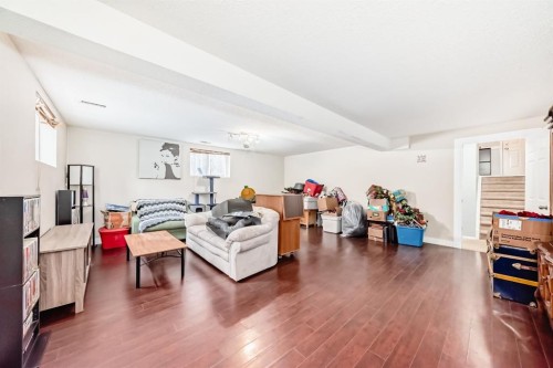 213 Hillvale Crescent, Strathmore, AB - Indoor Photo Showing Living Room
