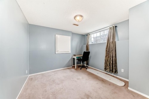 213 Hillvale Crescent, Strathmore, AB - Indoor Photo Showing Other Room