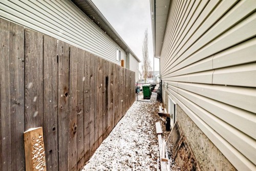 213 Hillvale Crescent, Strathmore, AB - Outdoor