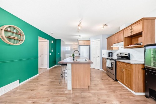 213 Hillvale Crescent, Strathmore, AB - Indoor Photo Showing Kitchen