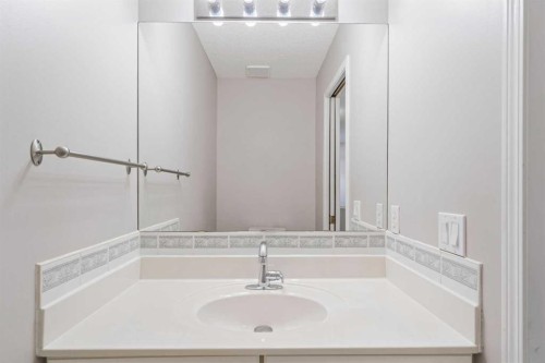 10 Arbour Stone Rise Nw, Calgary, AB - Indoor Photo Showing Bathroom