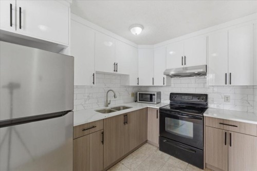 79 Fonda Drive Se, Calgary, AB - Indoor Photo Showing Kitchen With Double Sink
