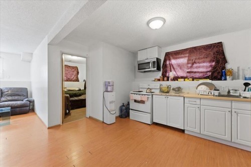 79 Fonda Drive Se, Calgary, AB - Indoor Photo Showing Kitchen