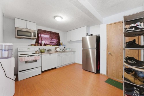 79 Fonda Drive Se, Calgary, AB - Indoor Photo Showing Kitchen