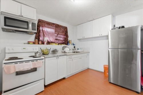 79 Fonda Drive Se, Calgary, AB - Indoor Photo Showing Kitchen
