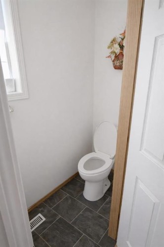 746 Martindale Boulevard Ne, Calgary, AB - Indoor Photo Showing Bathroom
