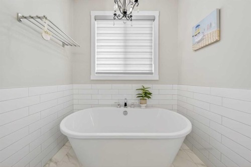 234 West Grove Point Sw, Calgary, AB - Indoor Photo Showing Bathroom