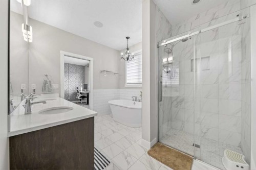234 West Grove Point Sw, Calgary, AB - Indoor Photo Showing Bathroom