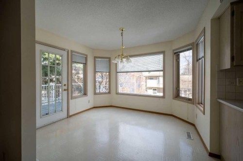 207 Shawnee Mews Sw, Calgary, AB - Indoor Photo Showing Other Room