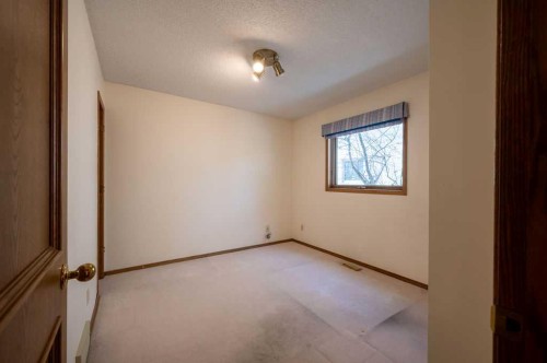 207 Shawnee Mews Sw, Calgary, AB - Indoor Photo Showing Other Room