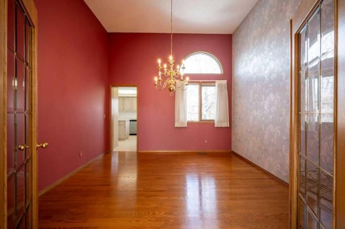 207 Shawnee Mews Sw, Calgary, AB - Indoor Photo Showing Other Room