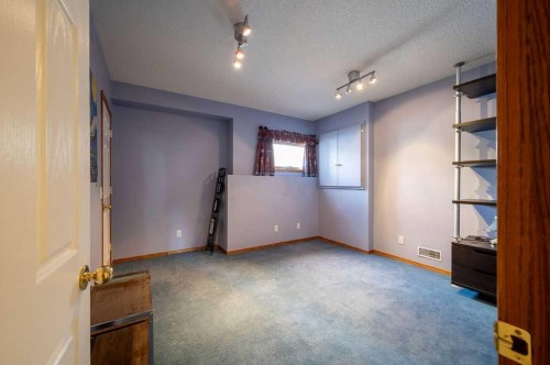 207 Shawnee Mews Sw, Calgary, AB - Indoor