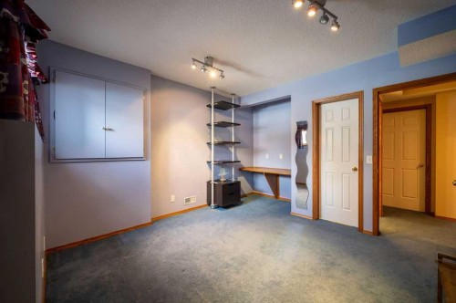 207 Shawnee Mews Sw, Calgary, AB - Indoor Photo Showing Other Room