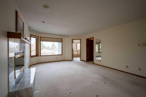 207 Shawnee Mews Sw, Calgary, AB - Indoor Photo Showing Other Room
